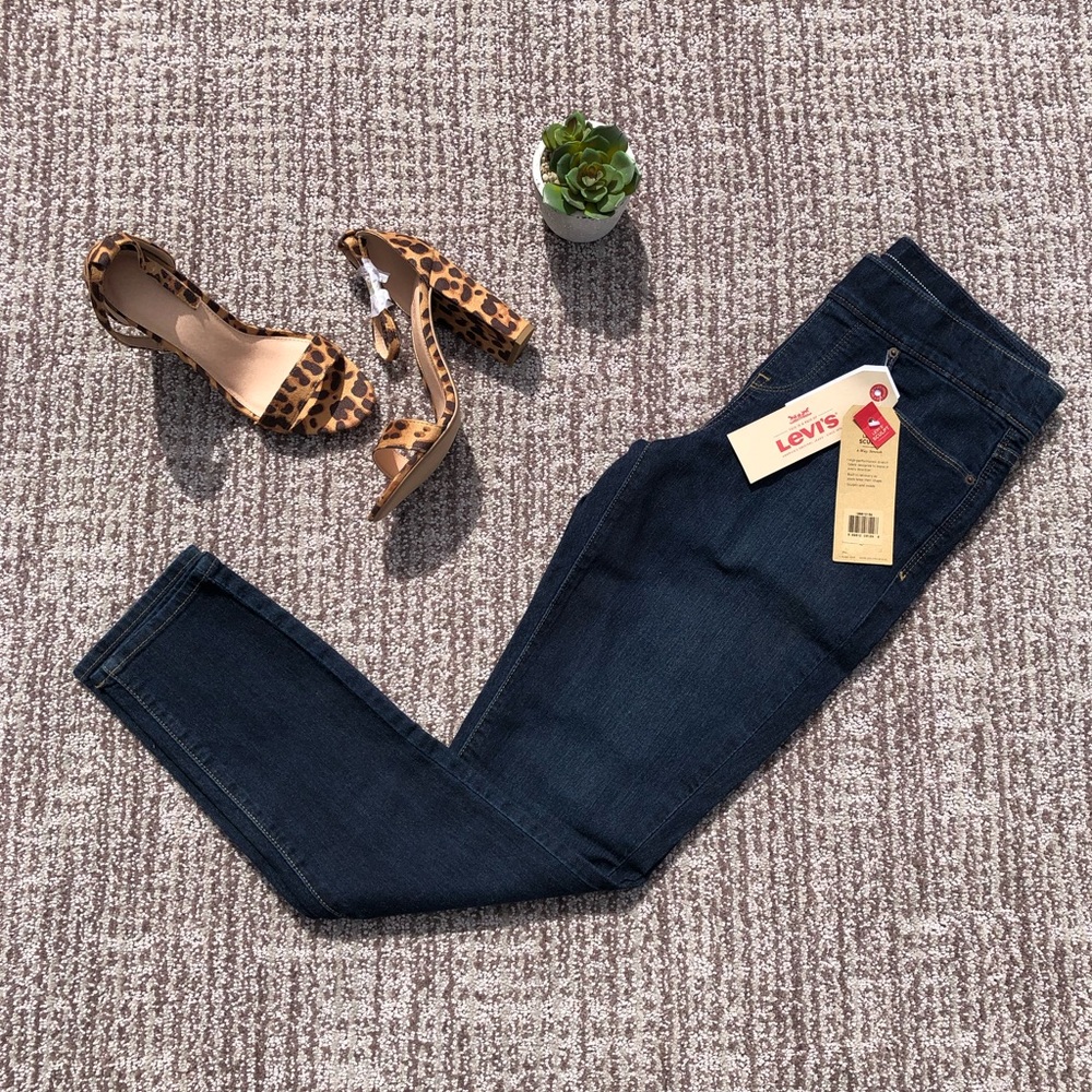 Dark denim Levi’s